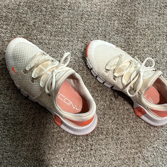 Women’s Nike Metcon - Picture 4 of 4